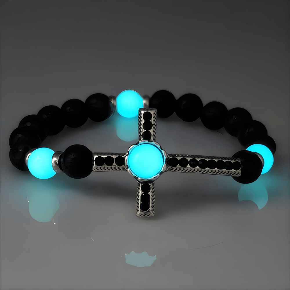 Armband aus Vulkangestein mit im Dunkeln leuchtendem Kreuz von Christianartworkshop: Verkörpere seine strahlende Gnade - Schwarz & Hellblau - image 4