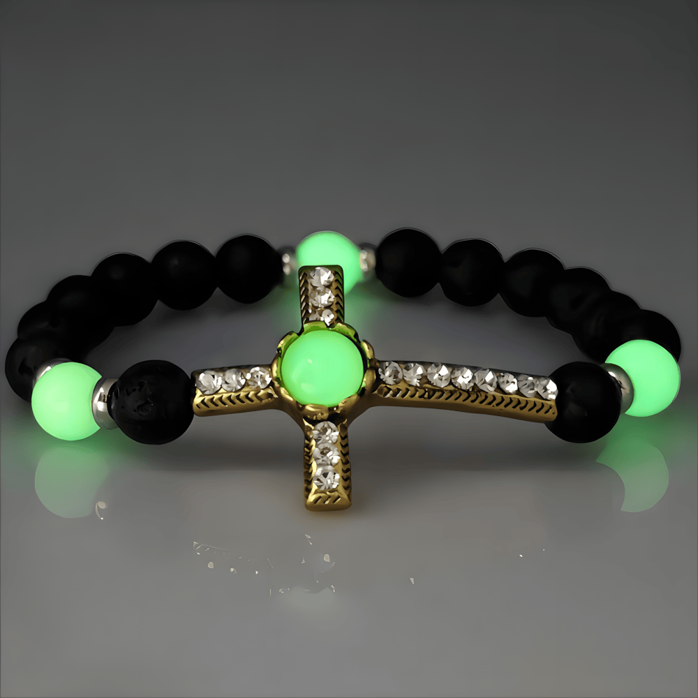 Armband aus Vulkangestein mit im Dunkeln leuchtendem Kreuz von Christianartworkshop: Verkörpere seine strahlende Gnade - Grün & Gold - image 6
