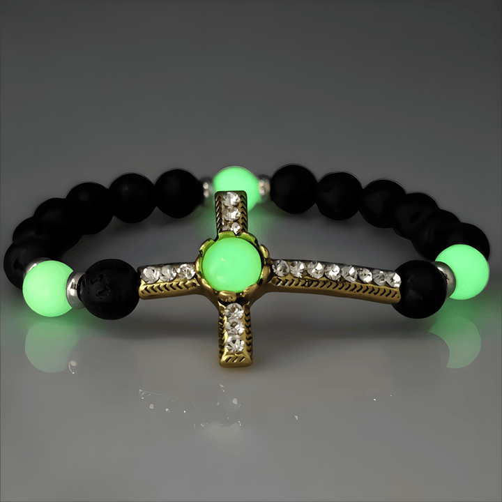 Armband aus Vulkangestein mit im Dunkeln leuchtendem Kreuz von Christianartworkshop: Verkörpere seine strahlende Gnade - Grün & Gold - image 6