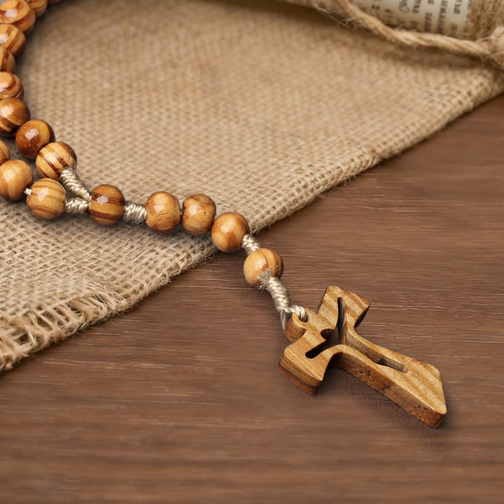 Christianartworkshop Rosenkranz aus Naturholzperlen mit handgeschnitztem Kruzifix: Verkörpere seine sanfte Gnade - image 3