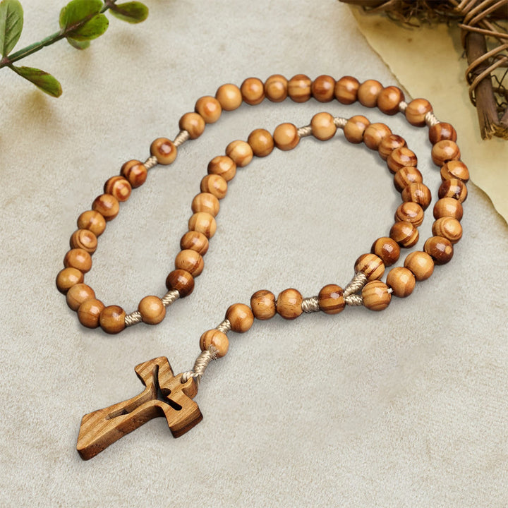 Christianartworkshop Rosenkranz aus Naturholzperlen mit handgeschnitztem Kruzifix: Verkörpere seine sanfte Gnade - image 4