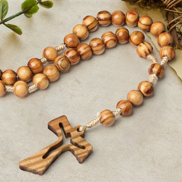 Christianartworkshop Rosenkranz aus Naturholzperlen mit handgeschnitztem Kruzifix: Verkörpere seine sanfte Gnade - image 2