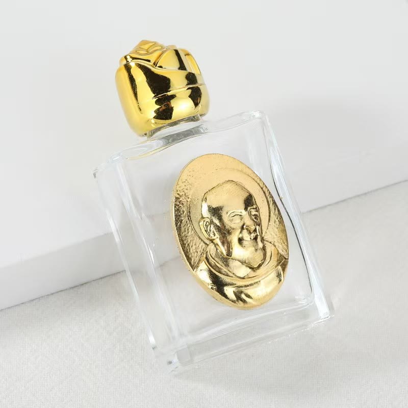 Christianartworkshop Weihwasserflasche mit geprägter heiliger Ikone: Trage seine Fürsorge in spirituellen Momenten bei dir. - Quadratische Flasche - Papst Franziskus - Golden - image 3