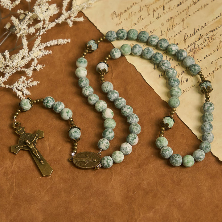 Christianartworkshop Rosenkranz aus mattem Natursandstein mit Bronzekreuz und Marienbild - image 3