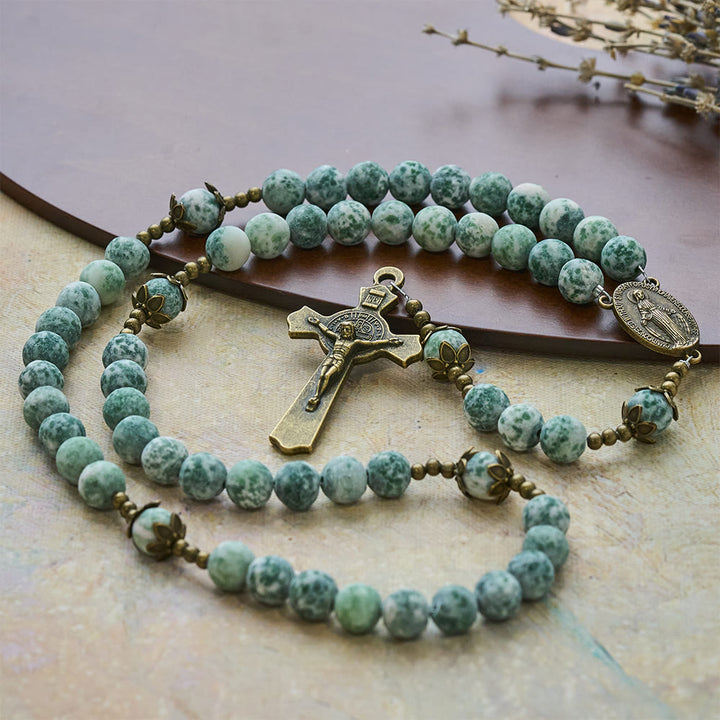 Christianartworkshop Rosenkranz aus mattem Natursandstein mit Bronzekreuz und Marienbild - image 5
