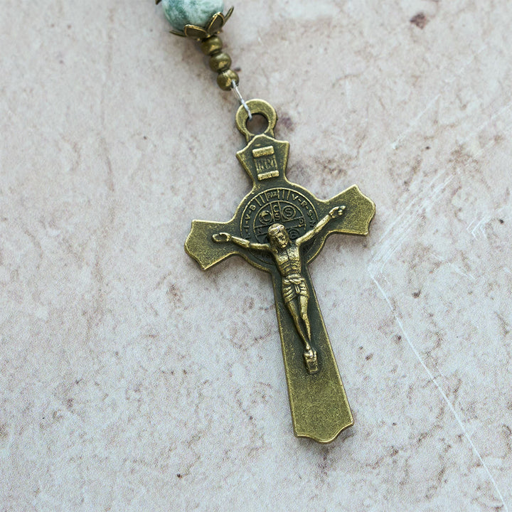 Christianartworkshop Rosenkranz aus mattem Natursandstein mit Bronzekreuz und Marienbild - image 10