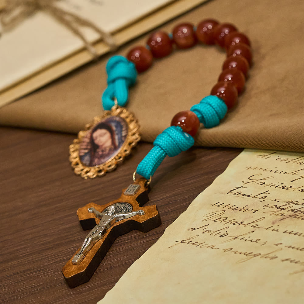 Christianartworkshop Leuchtend türkisfarbener Taschenrosenkranz aus Paracord und purpurroten Perlen mit passendem Marien- und Kruzifix-Element - image 4