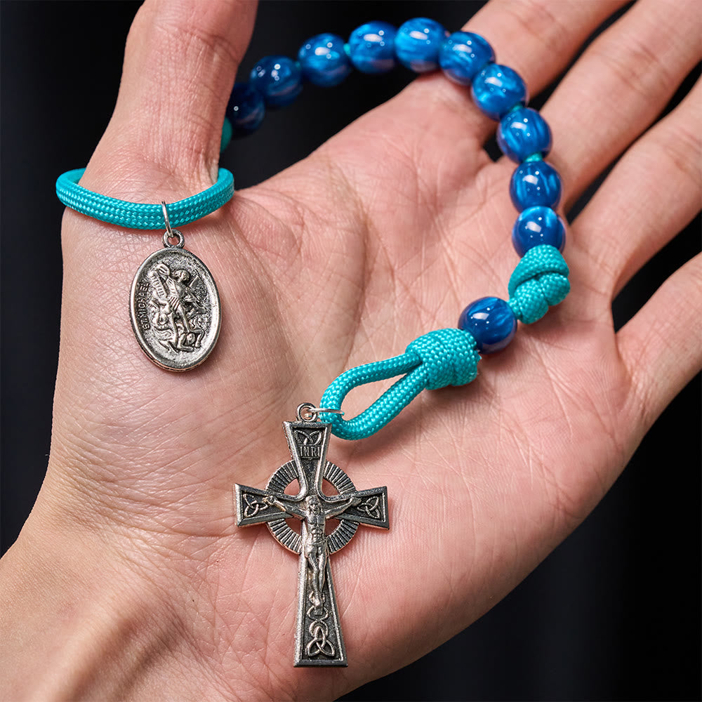 Christianartworkshop Rosenkranz mit marineblauen Perlen und türkisfarbener Kordel, verziert mit dem Heiligen Michael - image 1
