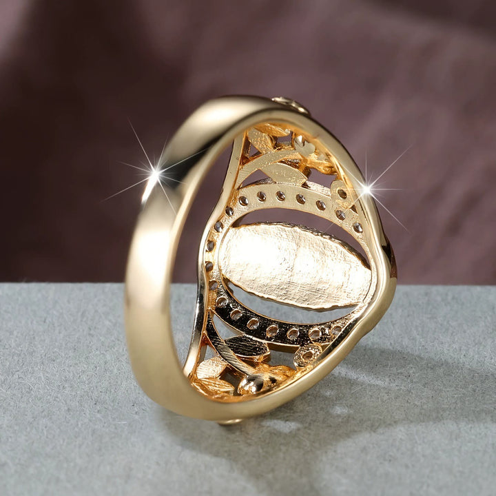 Christianartworkshop Marienring mit Zirkonia-Fassung und floralen Akzenten: Verkörpere ihre zarte Anmut - image 3