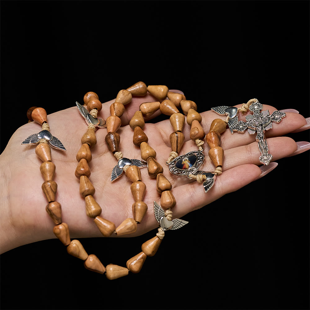 Christianartworkshop Rustikaler Rosenkranz aus Olivenholz in Tropfenform mit Engelsflügeln und heiligem Kruzifix - image 1