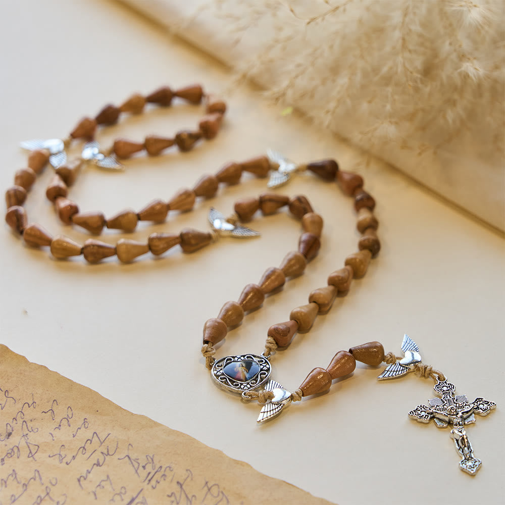 Christianartworkshop Rustikaler Rosenkranz aus Olivenholz in Tropfenform mit Engelsflügeln und heiligem Kruzifix - image 4
