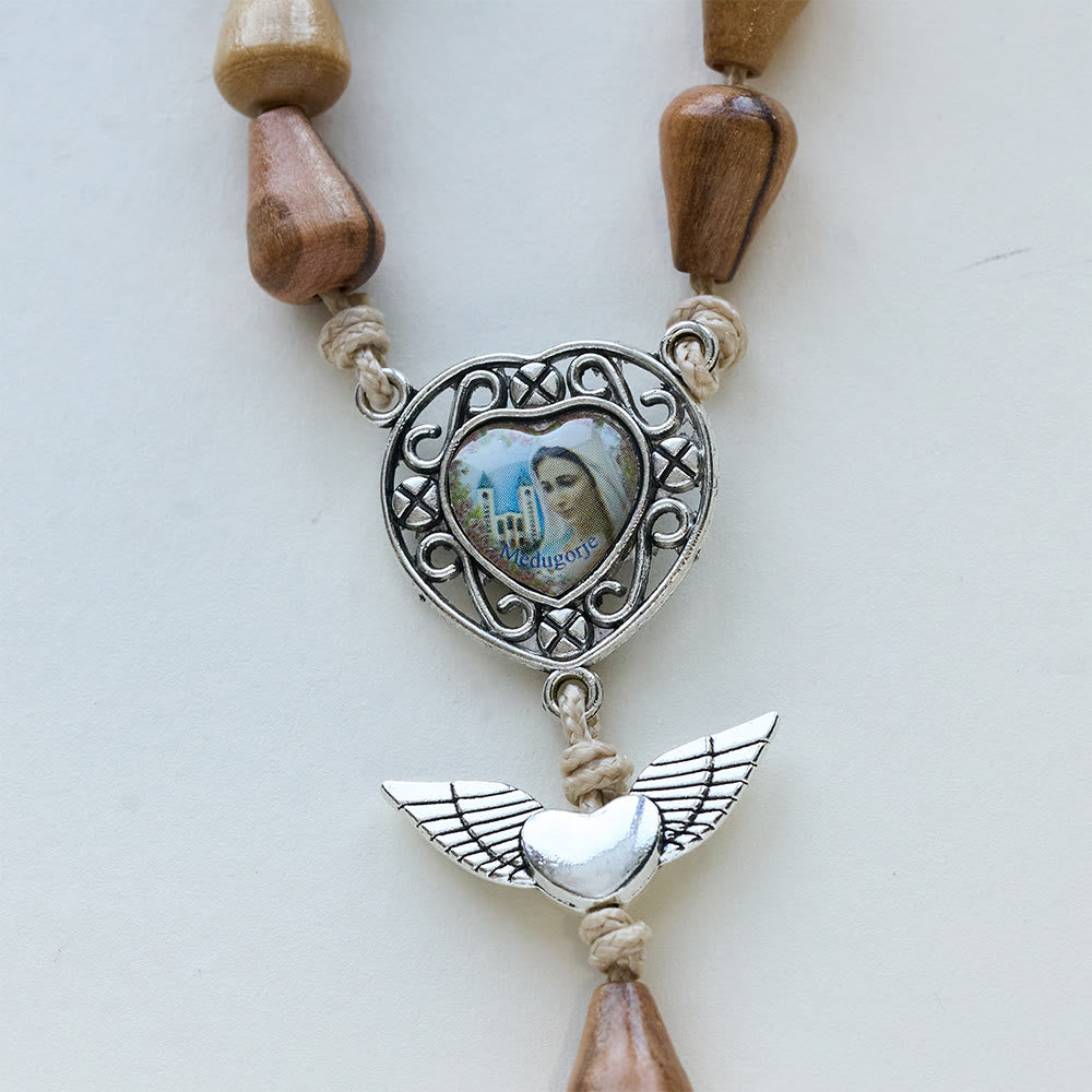 Christianartworkshop Rustikaler Rosenkranz aus Olivenholz in Tropfenform mit Engelsflügeln und heiligem Kruzifix - image 8