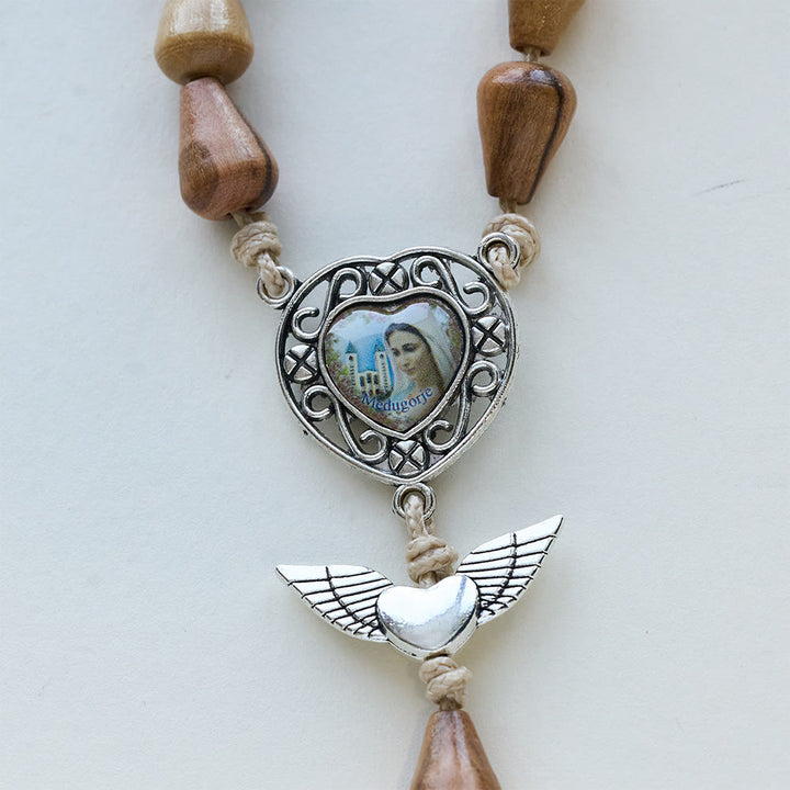 Christianartworkshop Rustikaler Rosenkranz aus Olivenholz in Tropfenform mit Engelsflügeln und heiligem Kruzifix - image 8