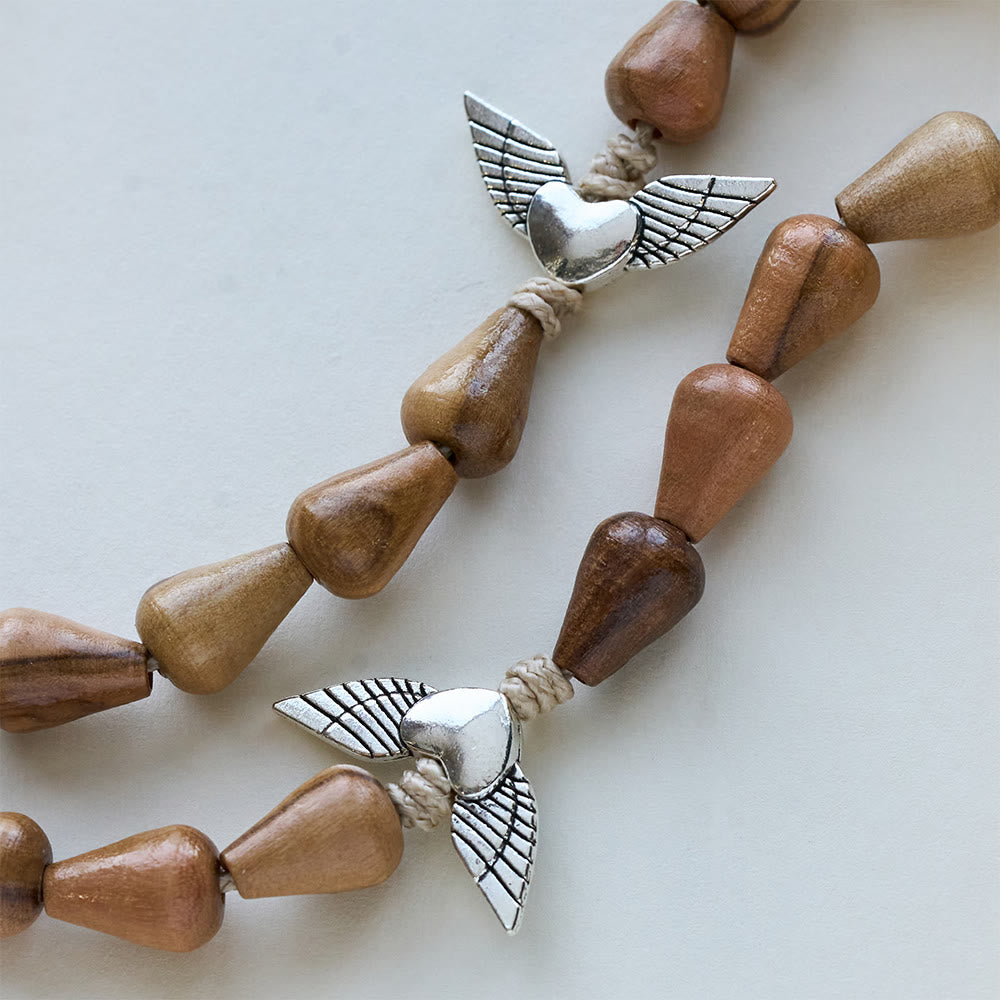 Christianartworkshop Rustikaler Rosenkranz aus Olivenholz in Tropfenform mit Engelsflügeln und heiligem Kruzifix - image 9