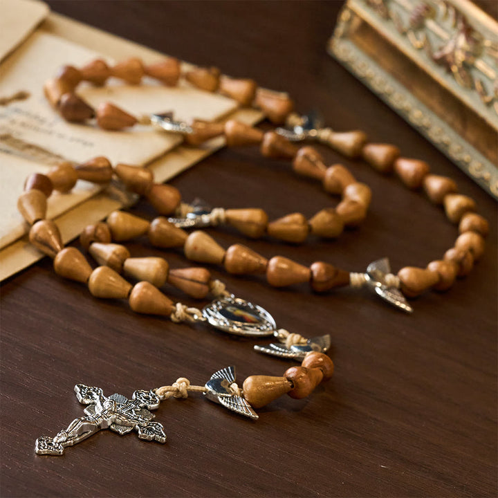 Christianartworkshop Rustikaler Rosenkranz aus Olivenholz in Tropfenform mit Engelsflügeln und heiligem Kruzifix - image 6