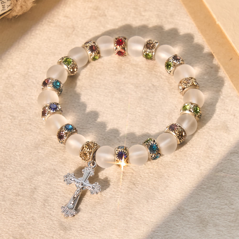 Christianartworkshop Armband mit mattiertem grünem Achat und weißem Glas in Kreuzform: Sanftes Vertrauen in leuchtender Textur - Weiß - image 13