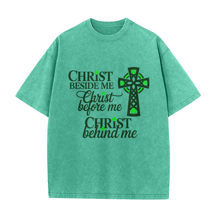 Christianartworkshop „Christ Beside Me“ – Unisex-T-Shirt mit keltischem Kreuz: Trage seine allgegenwärtige Gegenwart - Grün - 5XL - image 0