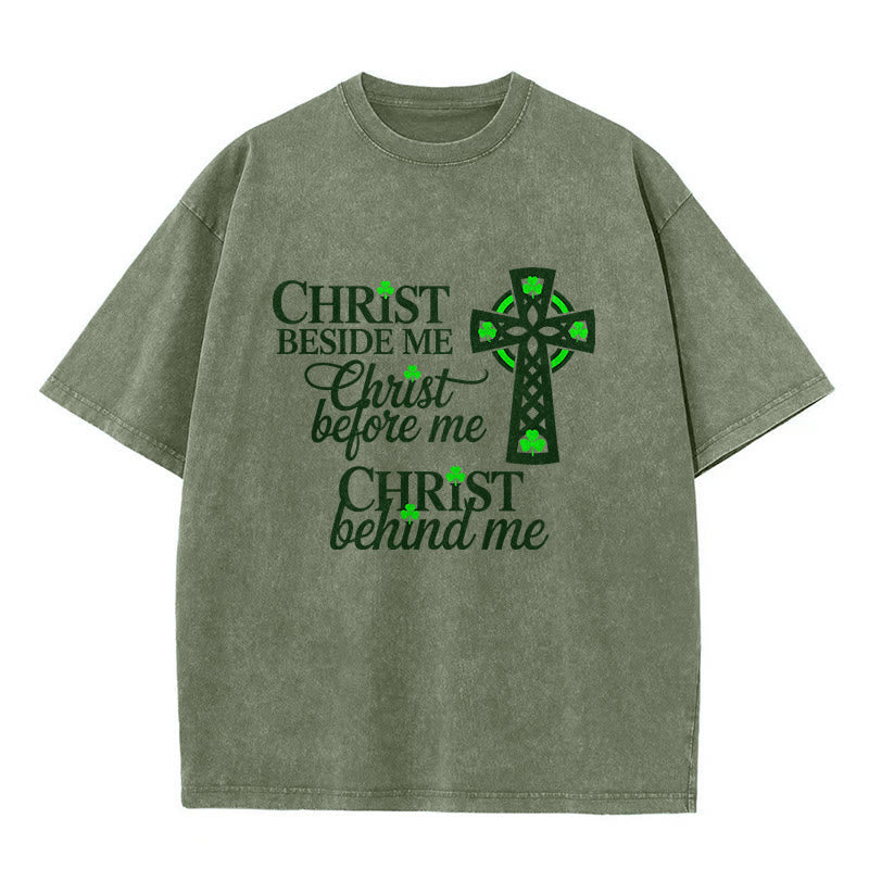 Christianartworkshop „Christ Beside Me“ – Unisex-T-Shirt mit keltischem Kreuz: Trage seine allgegenwärtige Gegenwart - Armeegrün - 5XL - image 9