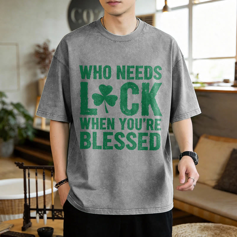 Christianartworkshop Wer braucht schon Glück, wenn man gesegnet ist? Shamrock Unisex-T-Shirt (vorgewaschen) - image 1