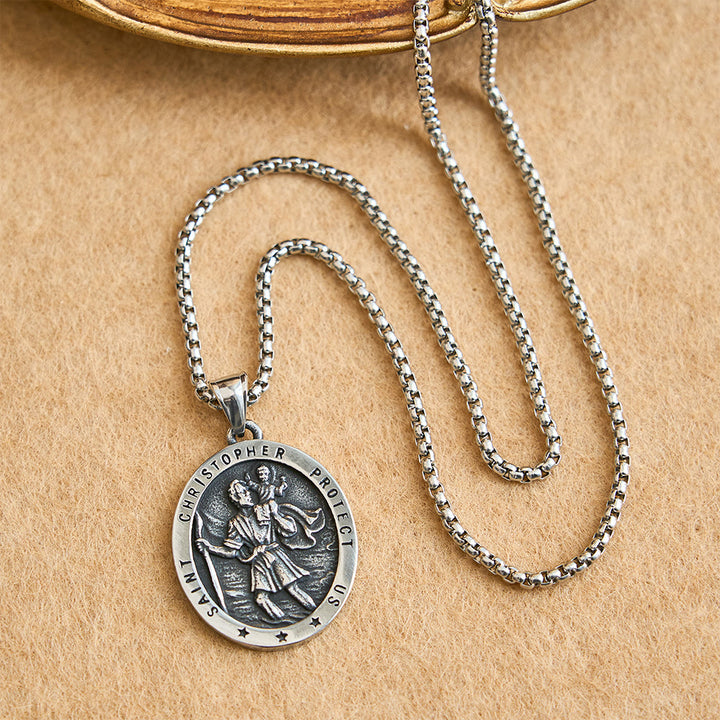 Christianartworkshop Ovale Medaillon-Halskette „St. Christopher beschütze uns“: Verkörpere seinen Schutz für Reisende. - image 3