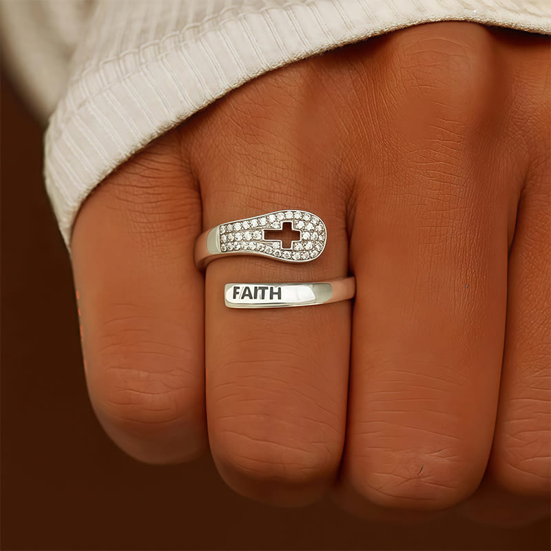 Christianartworkshop Faith & Cross Layered Ring: Embodiment His Unchanging Presence - Silber (Passend für US-Größe 8-10) - image 0