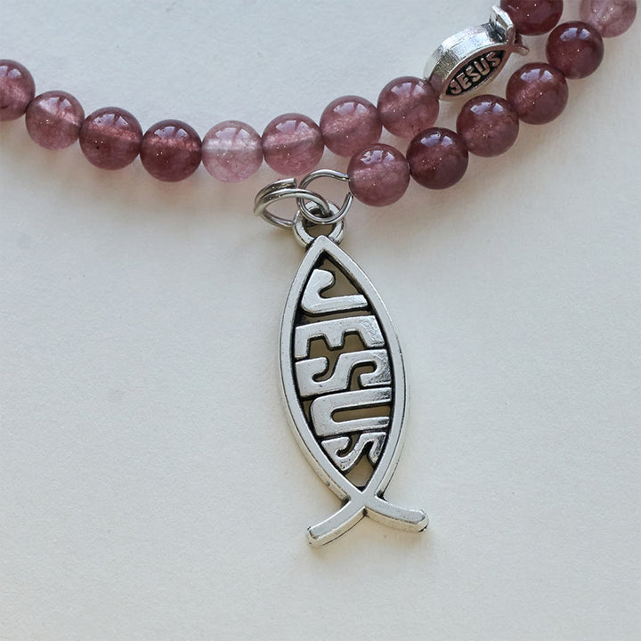 Christianartworkshop Erdbeerquarz-Armband mit Kruzifix und Ichthys-Anhänger - image 6