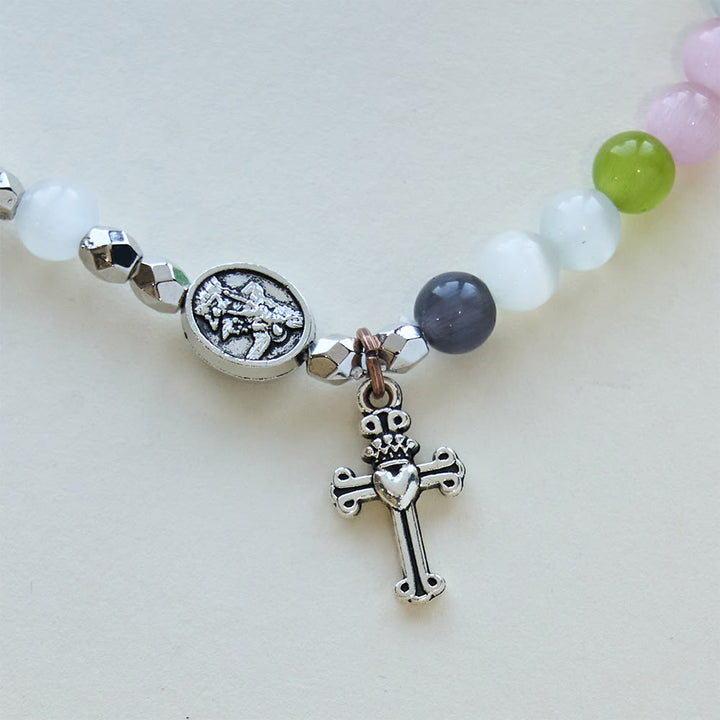 Christianartworkshop Mehrfarbiges Katzenaugen-Perlenarmband (Halskette für Kinder) mit „Ich liebe Jesus“- und Erzengel-Medaillen - image 6