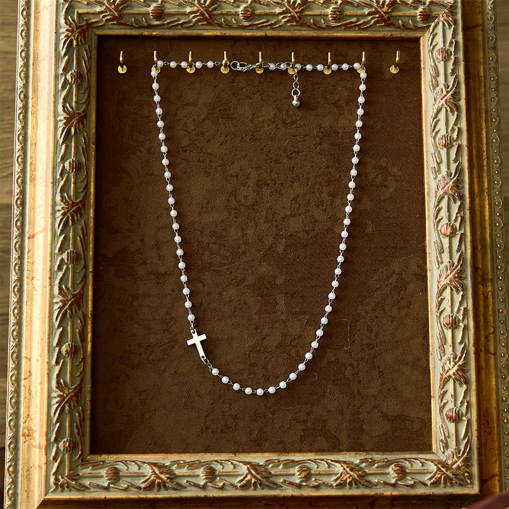 Christianartworkshop Weiße Perlenkette mit Kreuz: Elegante Hingabe & Treue Gnade - image 3