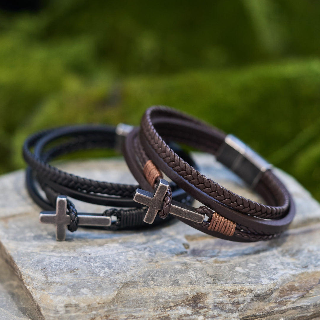 Christianartworkshop Dreifarbiges Edelstahl-Kreuz & geflochtenes Lederarmband - image 25