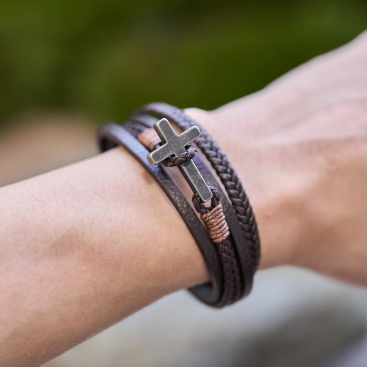 Christianartworkshop Dreifarbiges Edelstahl-Kreuz & geflochtenes Lederarmband - image 27