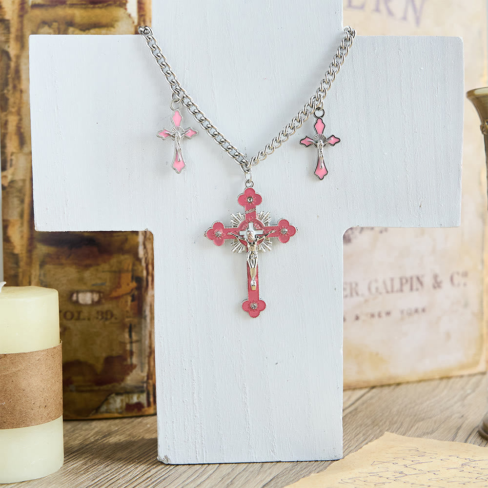 Christianartworkshop Halskette mit dreifachem Kruzifix-Anhänger im klassischen Stil, farbenfroh gearbeitet - Rosa - image 1