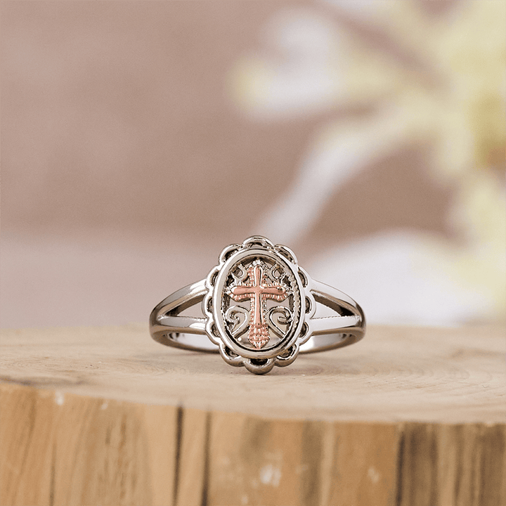 Christianartworkshop Zweifarbiger Kreuzring: Filigraner Schmuck aus Silber und Roségold - image 3