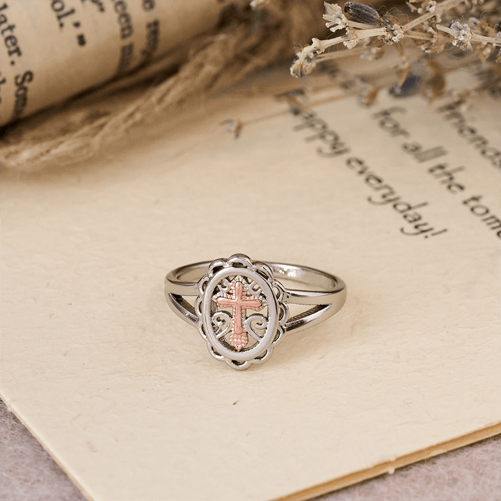Christianartworkshop Zweifarbiger Kreuzring: Filigraner Schmuck aus Silber und Roségold - image 4