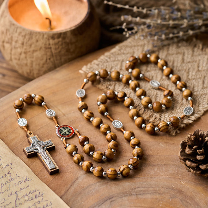 Handgefertigter Rosenkranz aus Naturholz mit Benediktkreuz - image 2
