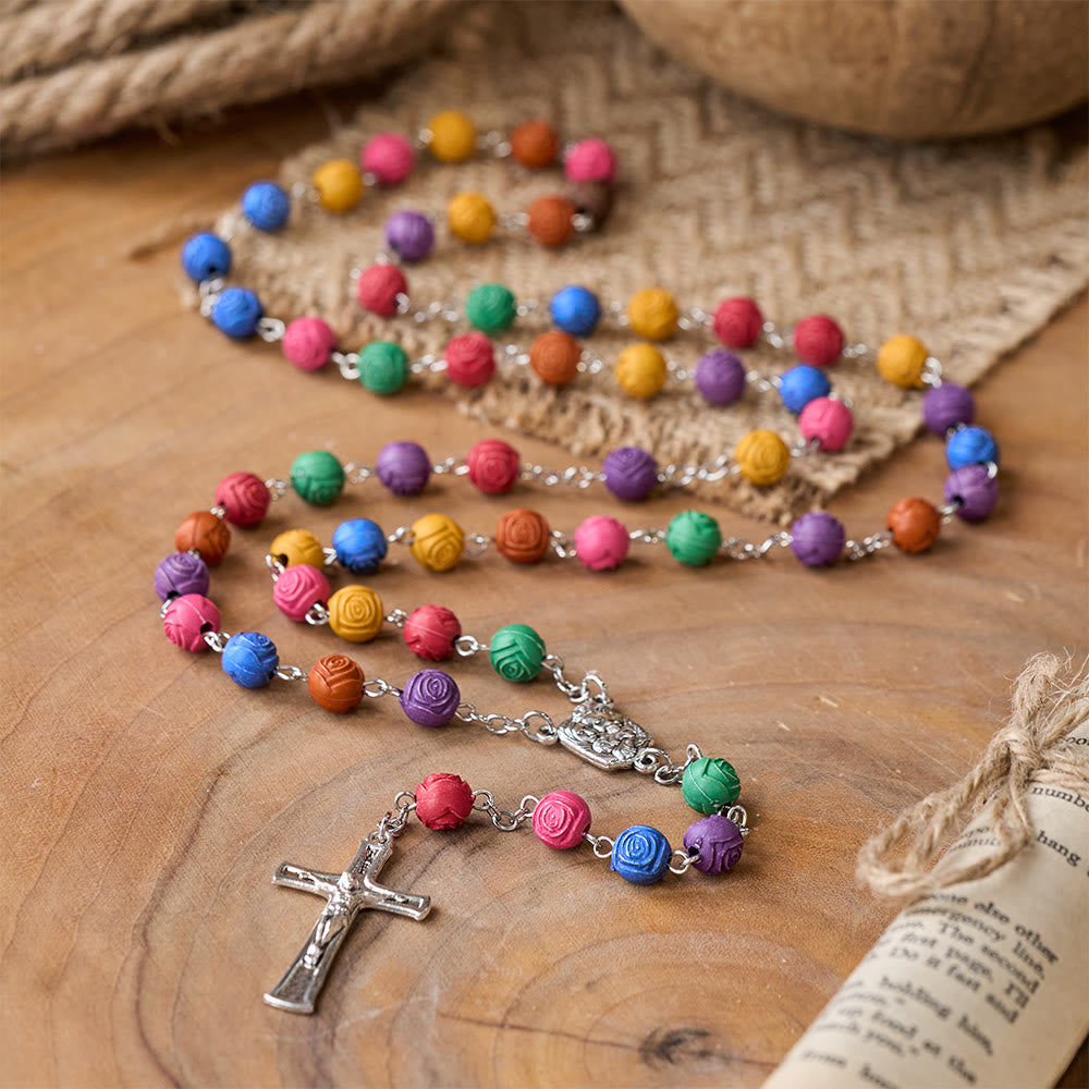 Rosenkranz mit Jesuskreuz der Heiligen Familie und roséfarbenen Perlen - Farbige Rosenperlen - image 0
