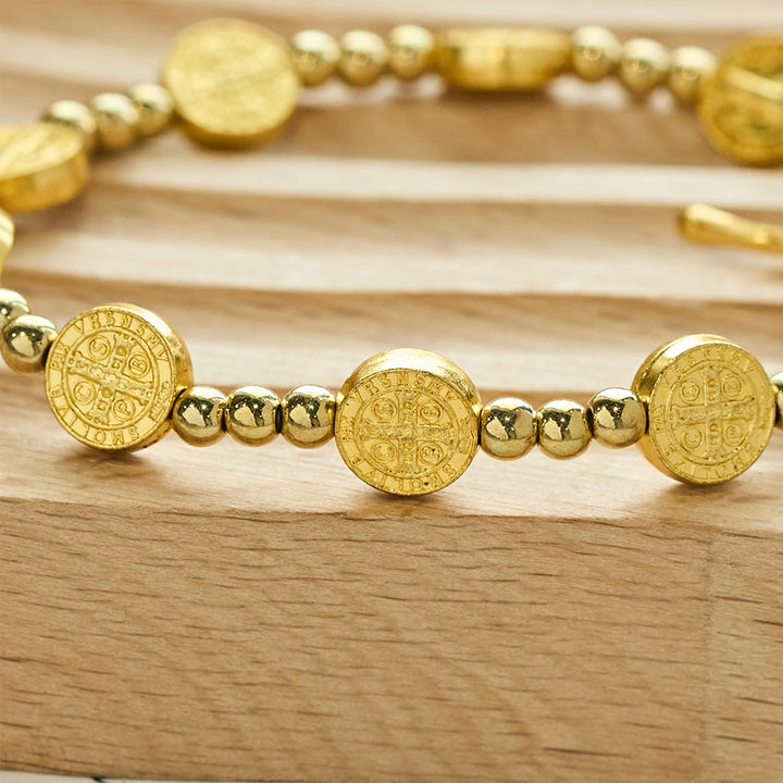 Christianartworkshop Goldfarbenes St. Benedikt-Kreuz Stretch-Armband - image 3