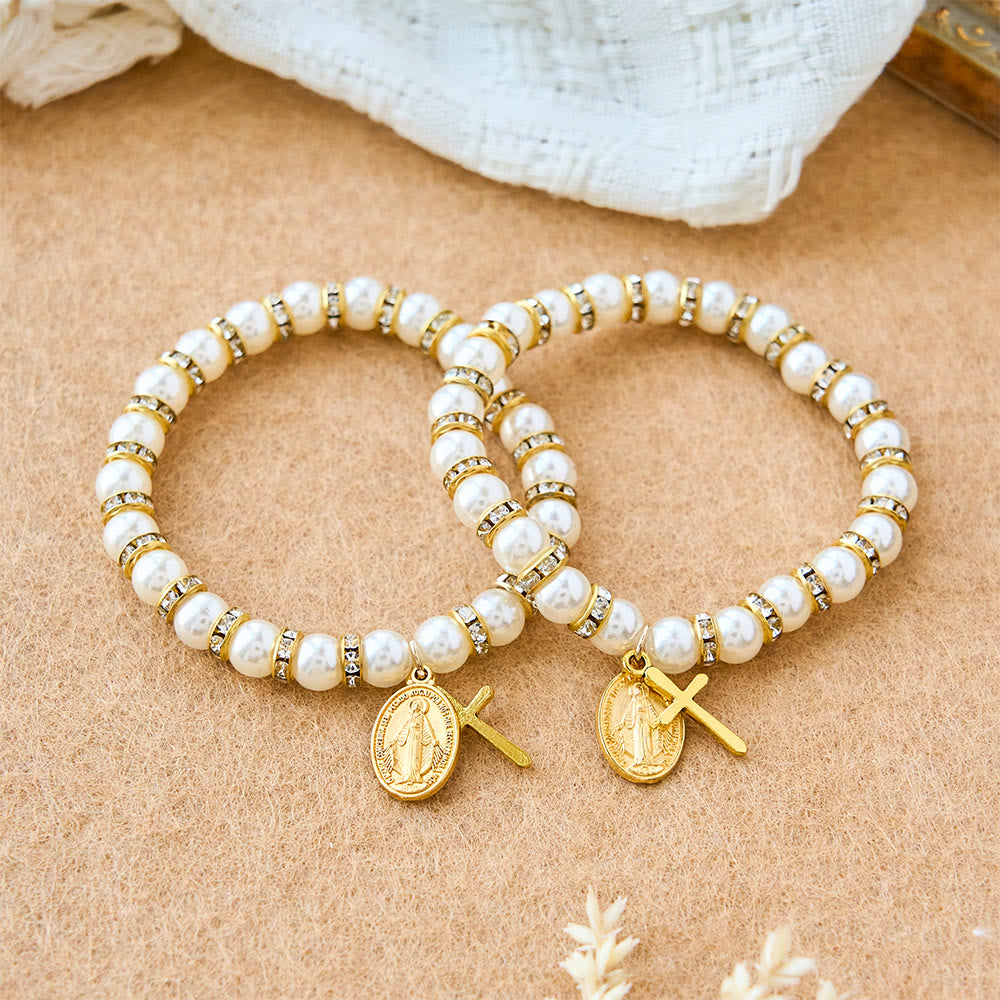 Modernes Perlenarmband von Christianartworkshop mit goldener Wundermedaille und Segenskarte: Opulente Kommunion - image 4