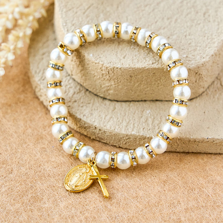 Modernes Perlenarmband von Christianartworkshop mit goldener Wundermedaille und Segenskarte: Opulente Kommunion - image 7