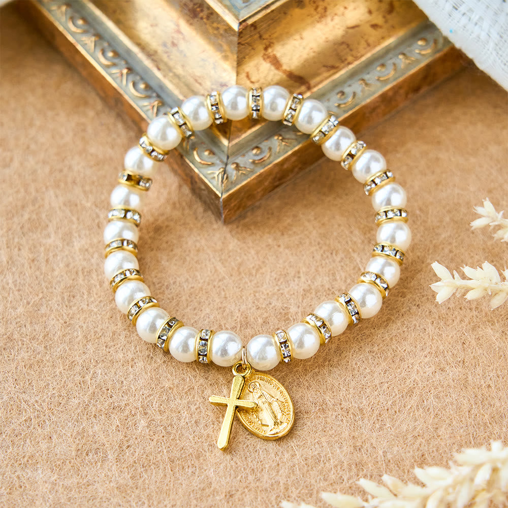 Modernes Perlenarmband von Christianartworkshop mit goldener Wundermedaille und Segenskarte: Opulente Kommunion - image 5