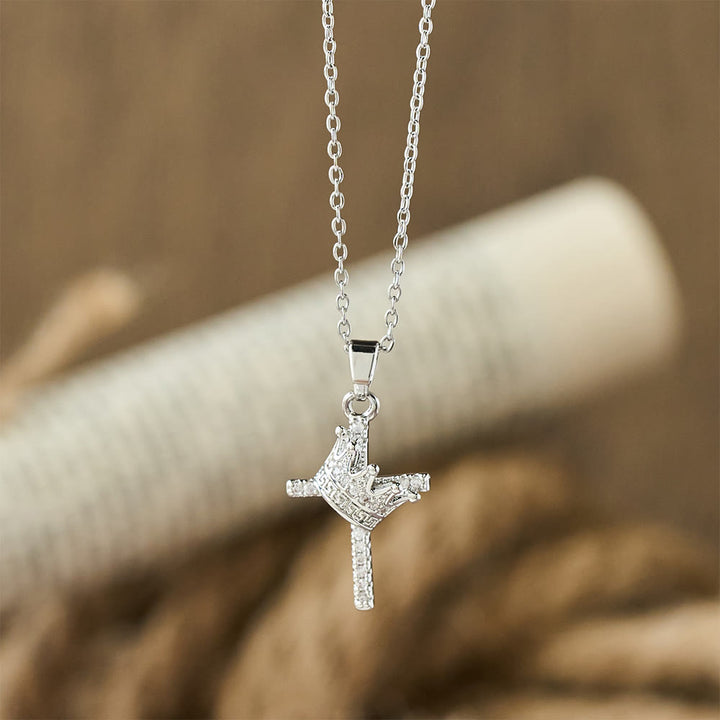 Christianartworkshop Funkelnde Halskette mit Kreuz und Krone (2 Größen): Verkörpern Sie Glauben und königliche Hingabe - image 14