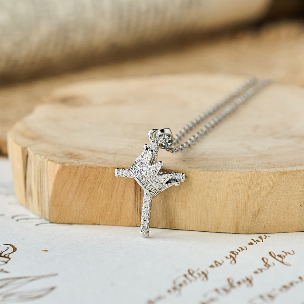 Christianartworkshop Funkelnde Halskette mit Kreuz und Krone (2 Größen): Verkörpern Sie Glauben und königliche Hingabe - Silber (S) - image 13