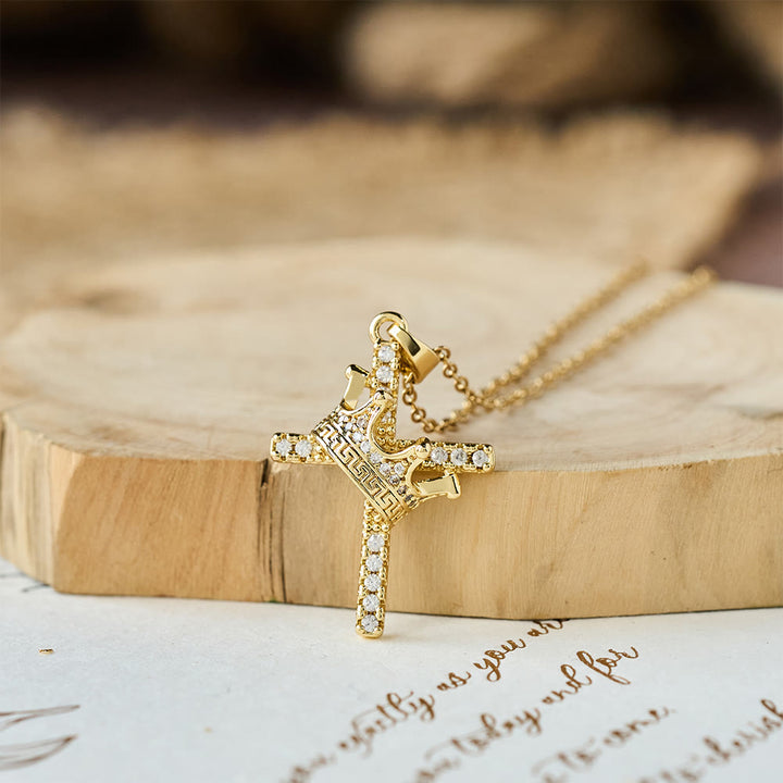 Christianartworkshop Funkelnde Halskette mit Kreuz und Krone (2 Größen): Verkörpern Sie Glauben und königliche Hingabe - Golden (L) - image 0
