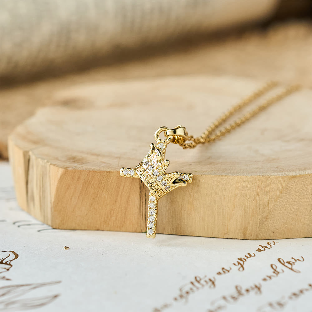 Christianartworkshop Funkelnde Halskette mit Kreuz und Krone (2 Größen): Verkörpern Sie Glauben und königliche Hingabe - Golden (S) - image 8