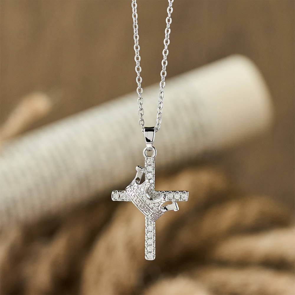 Christianartworkshop Funkelnde Halskette mit Kreuz und Krone (2 Größen): Verkörpern Sie Glauben und königliche Hingabe - image 12