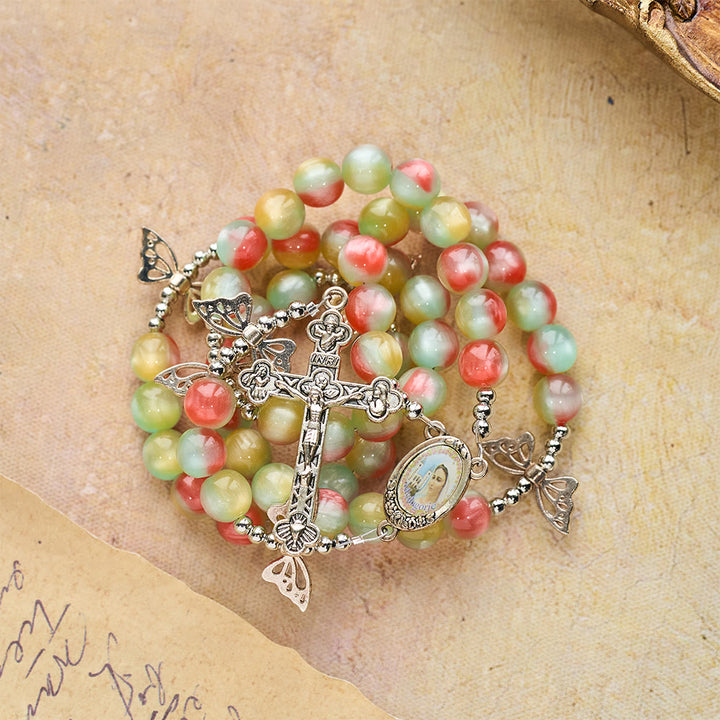 Christianartworkshop Dreifarbiger Fantasie-Rosenkranz mit verspielten Schmetterlingsflügel-Akzenten und Andacht zur Göttlichen Barmherzigkeit - image 9