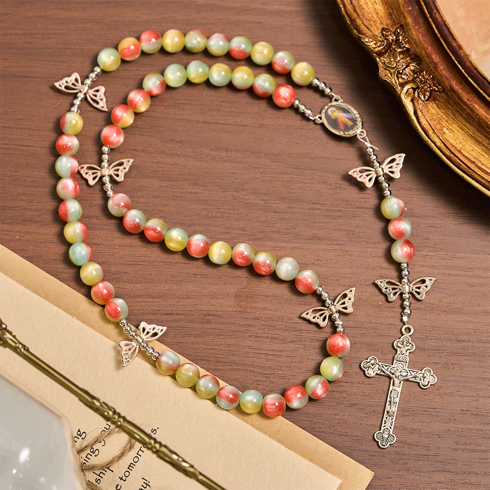 Christianartworkshop Dreifarbiger Fantasie-Rosenkranz mit verspielten Schmetterlingsflügel-Akzenten und Andacht zur Göttlichen Barmherzigkeit - image 4