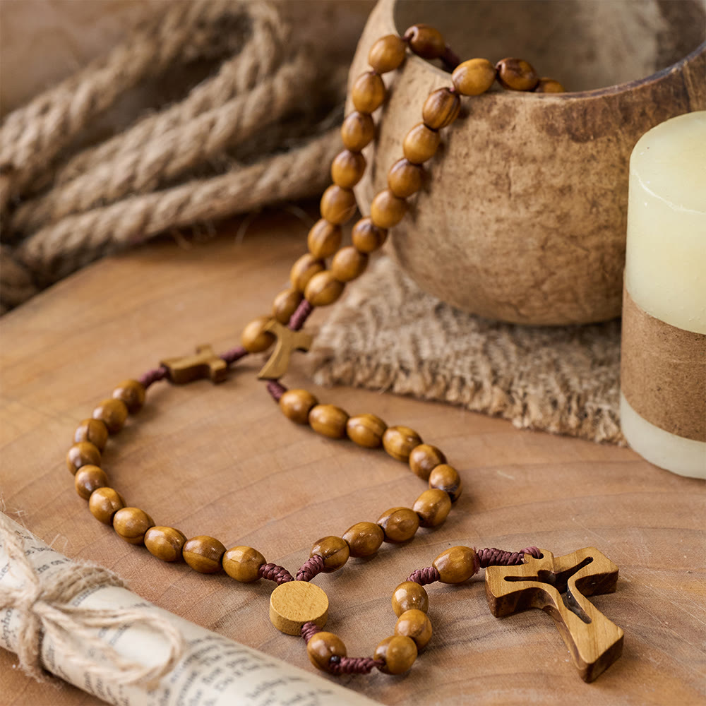 Christianartworkshop Handgefertigter Rosenkranz aus Holz mit geschnitztem Kreuz: Verkörperung von Andacht und zeitlosem Gebet - image 4