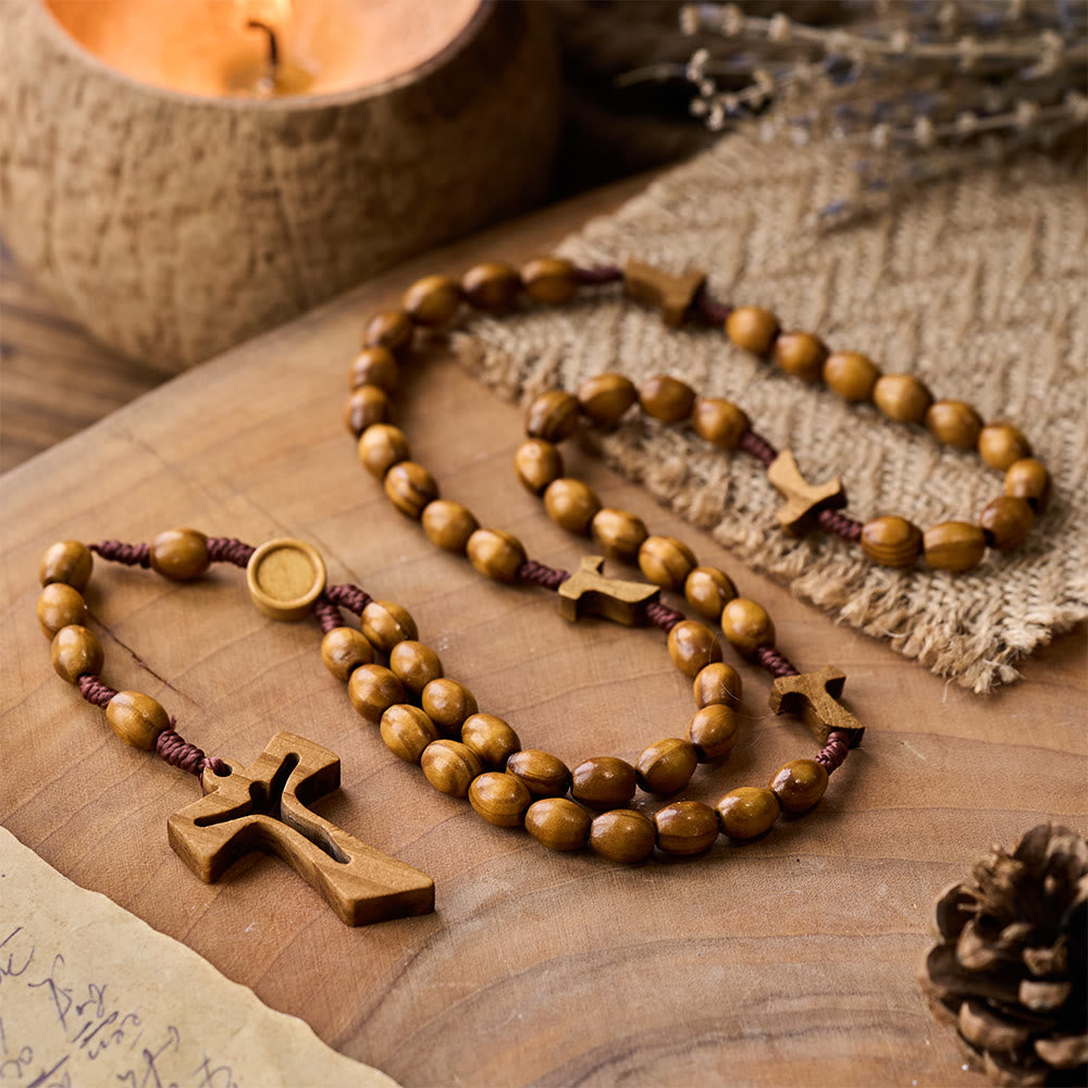 Christianartworkshop Handgefertigter Rosenkranz aus Holz mit geschnitztem Kreuz: Verkörperung von Andacht und zeitlosem Gebet - St. Judas und Kruzifix - image 0