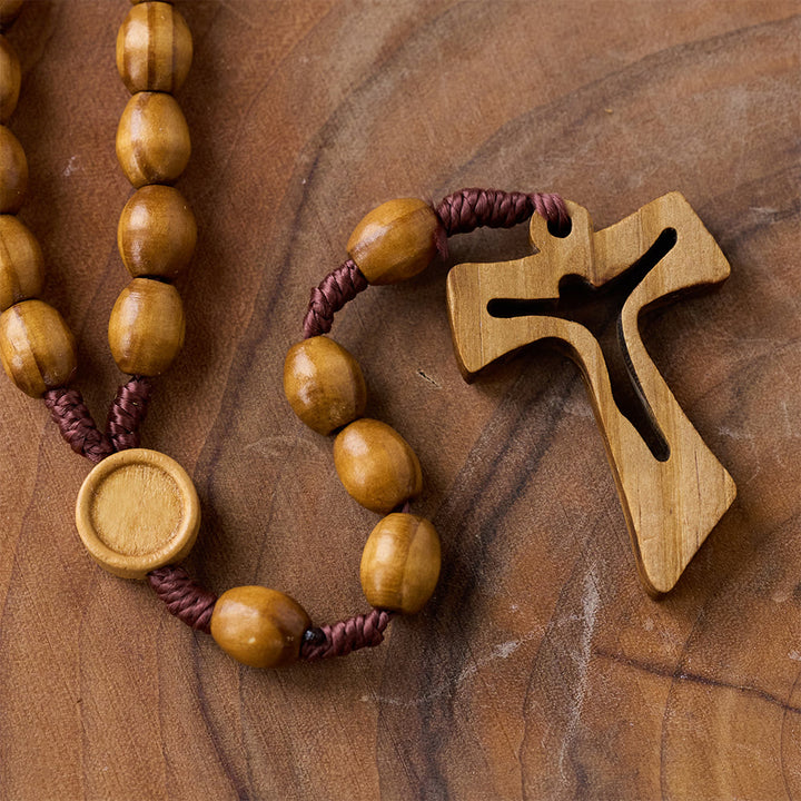 Christianartworkshop Handgefertigter Rosenkranz aus Holz mit geschnitztem Kreuz: Verkörperung von Andacht und zeitlosem Gebet - image 7