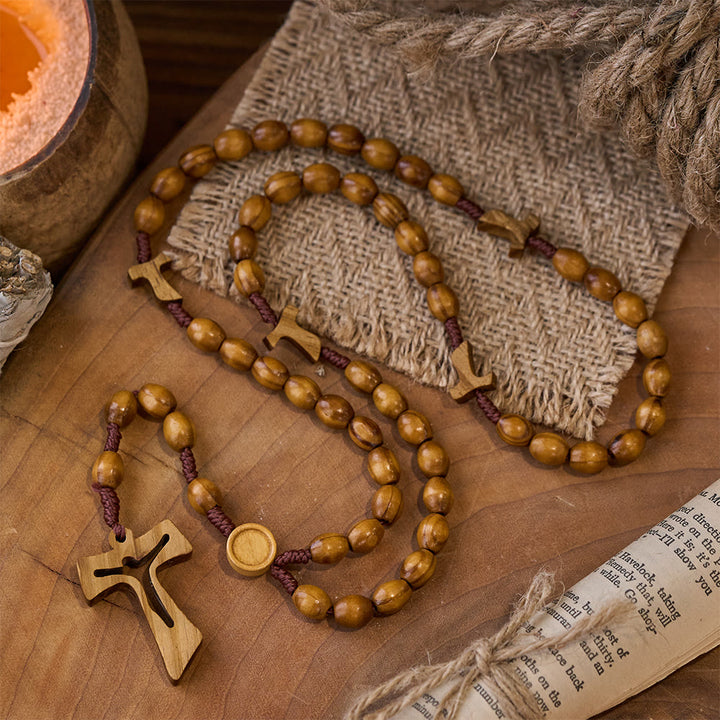 Christianartworkshop Handgefertigter Rosenkranz aus Holz mit geschnitztem Kreuz: Verkörperung von Andacht und zeitlosem Gebet - image 2